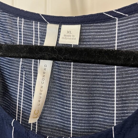 LC Lauren Conrad Blue White Striped Embroidered Sleeveless Ruffle Top Womens XL - Picture 9 of 10